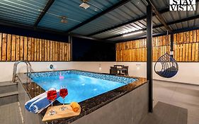Serenity Skies Apartment By Veo, Stayvista - 5Bhk With Garden & Private Pool